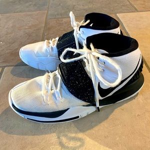 Nike Kyrie Shoes Size 9.5